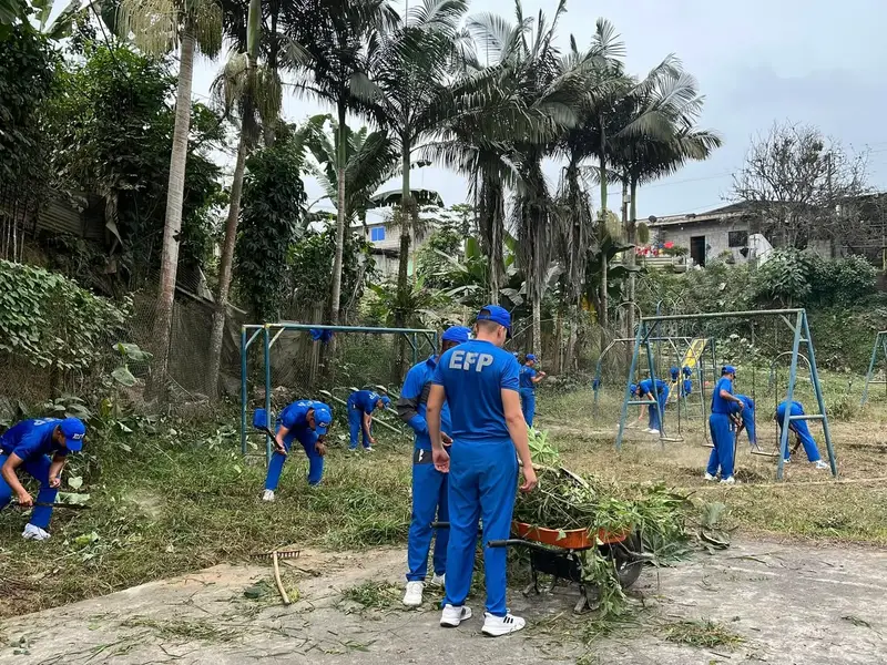 Asistentes aparecen durante una jornada comunitaria.