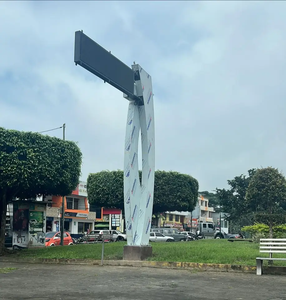 Tótem electrónico instalado en un espacio público de Santo Domingo.