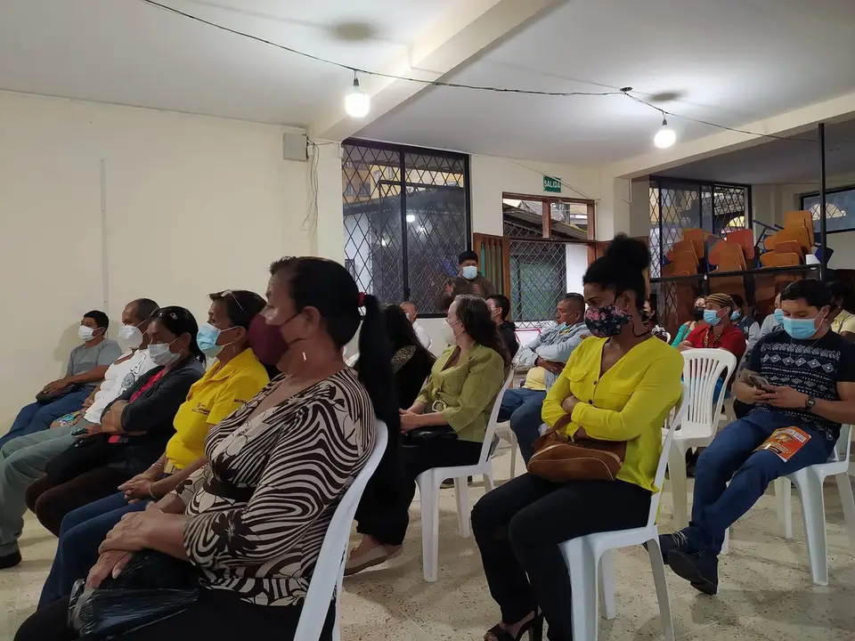 Fotografía local de una actividad del Parlamento de los Pueblos.